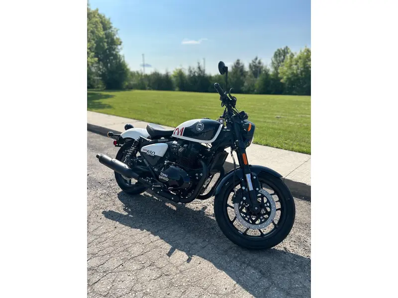 Royal Enfield SHOTGUN 650 TOP. DEMO STENCIL WHITE 2024