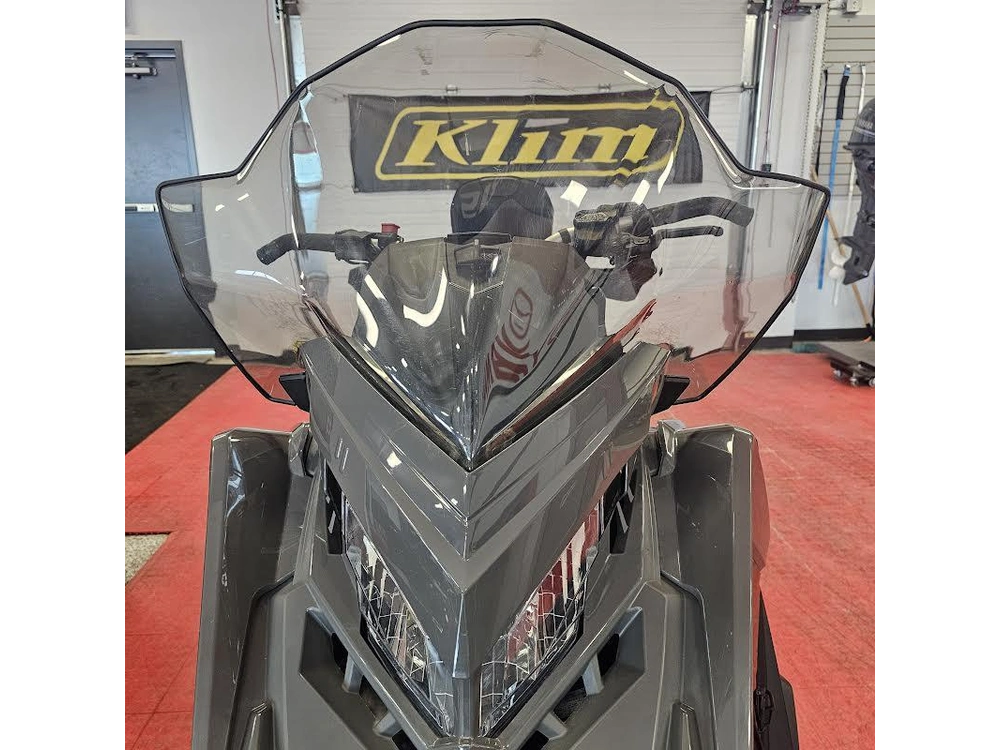 2025 Polaris 650 Indy Adventure 137 alt