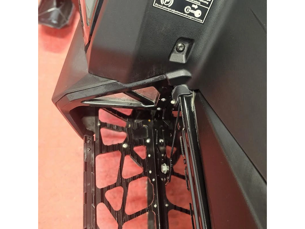 2025 Polaris 650 Indy Adventure 137 alt