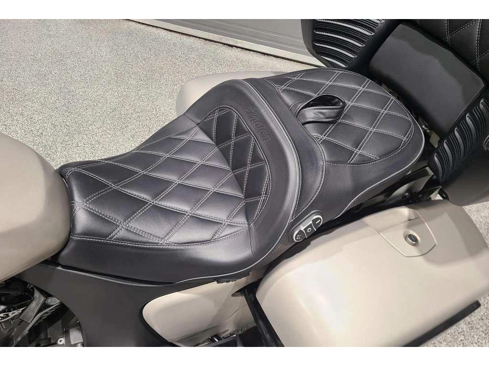 Indian Motorcycle Pursuit Dh Premium 2023 alt