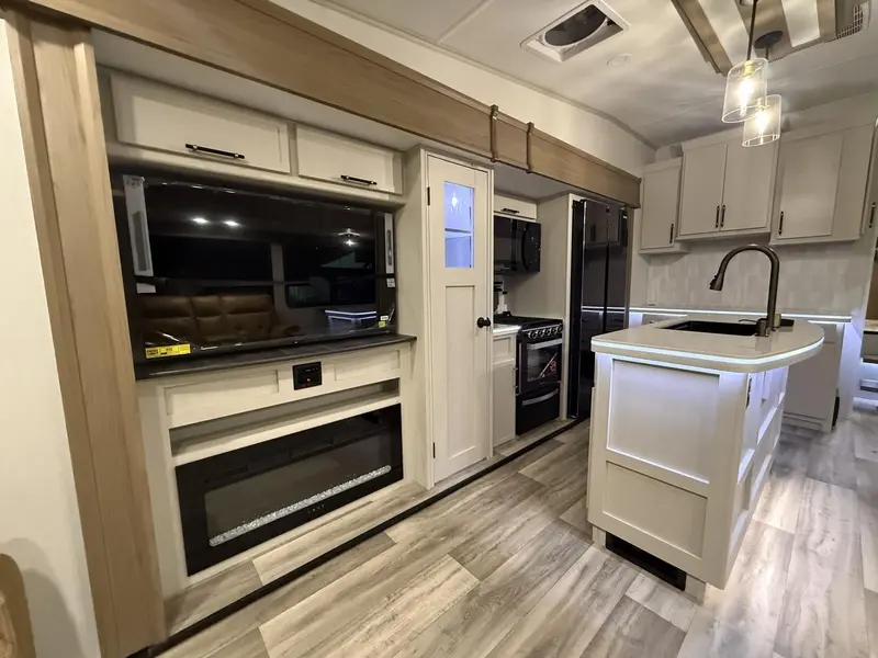 2026 Astoria 3173RLP Platinum