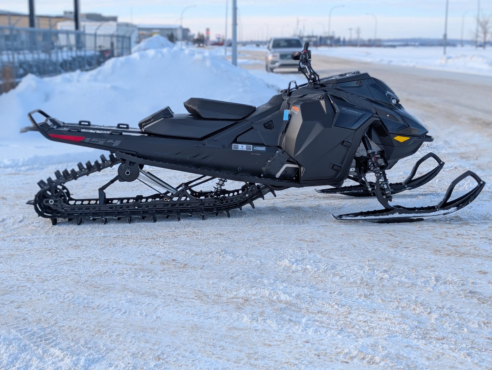 2026 Ski-Doo SUMMIT ADR w/ EDGE Pkg 154 850 E-TEC PowderMax FlexEdge 2.5" SHOT