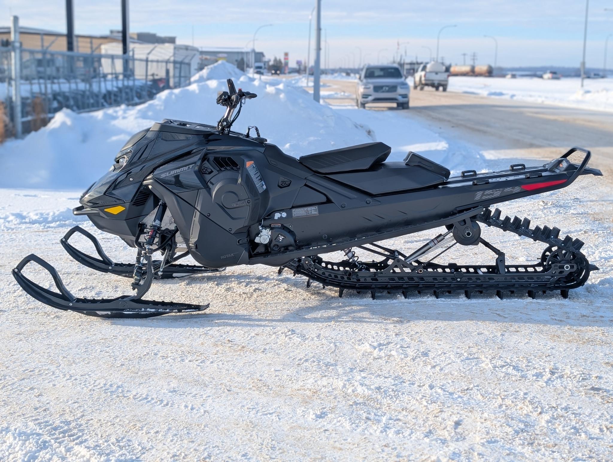 2026 Ski-Doo SUMMIT ADR w/ EDGE Pkg 154 850 E-TEC PowderMax FlexEdge 2.5" SHOT