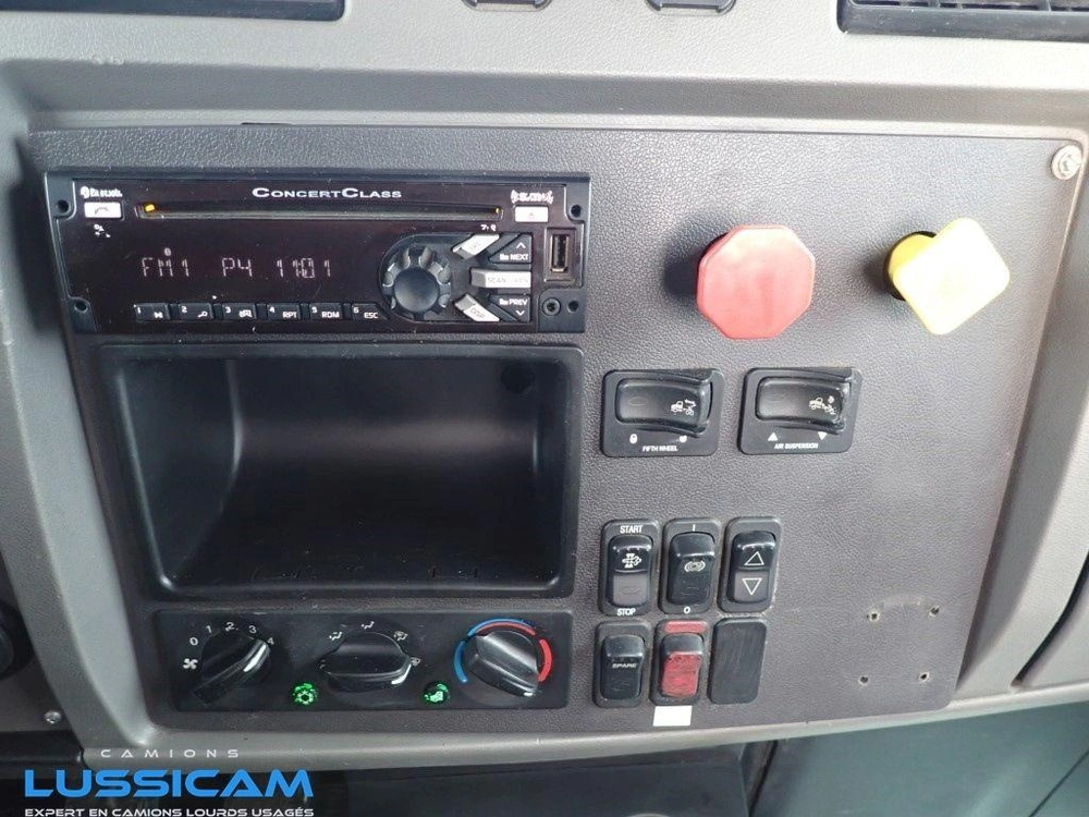 Peterbilt 348 2016