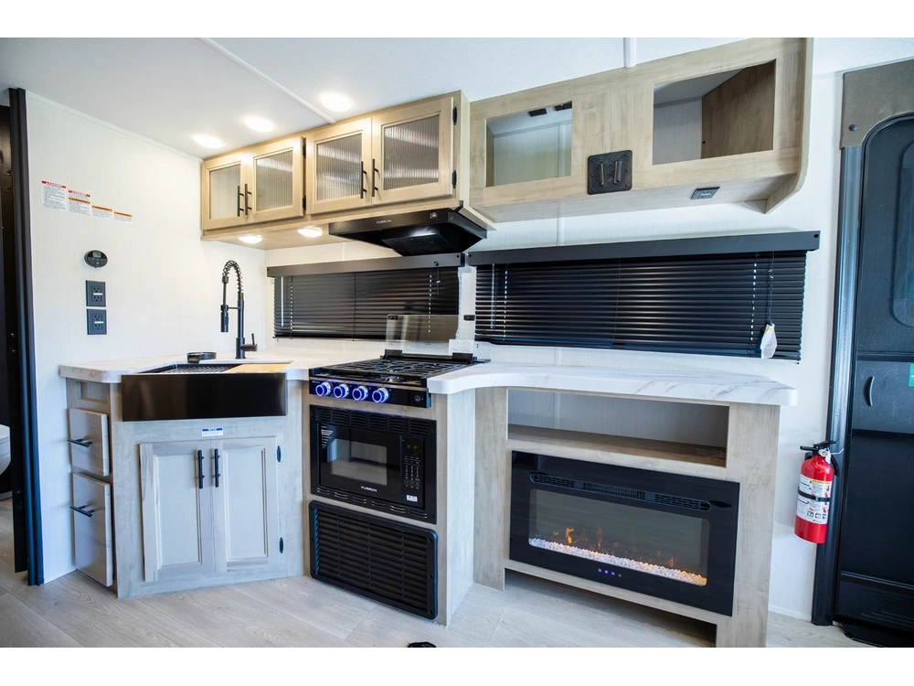 Cherokee 24rrt Grey Wolf Cargo 2026 alt