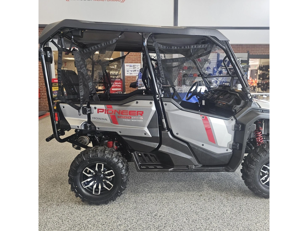 2025 Honda Pioneer 1000-5 alt