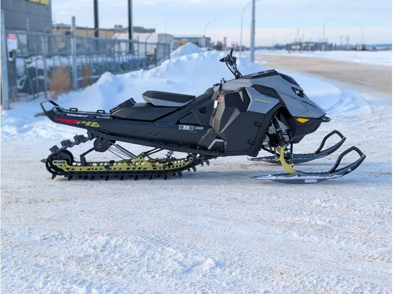 2026 Ski-Doo SUMMIT ADR w/ EDGE Pkg 146 850 E-TEC PowderMax FlexEdge 2.5" SHOT