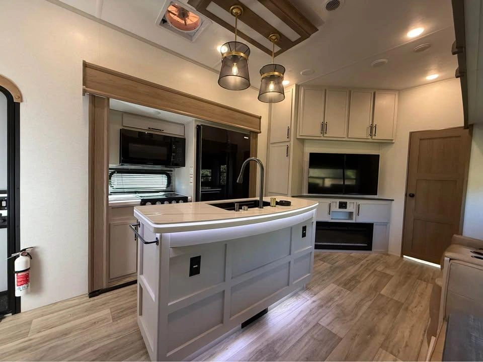 Astoria 3603lfp Platinum 2025 alt