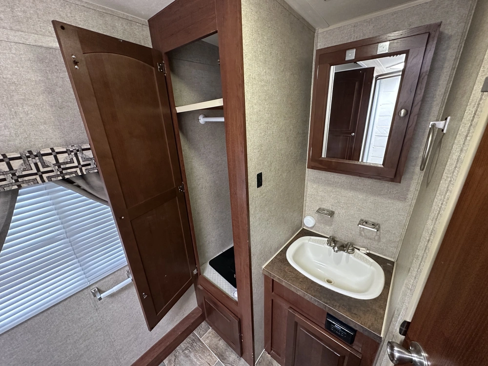 2015 Rockwood Mini Lite 2304 alt