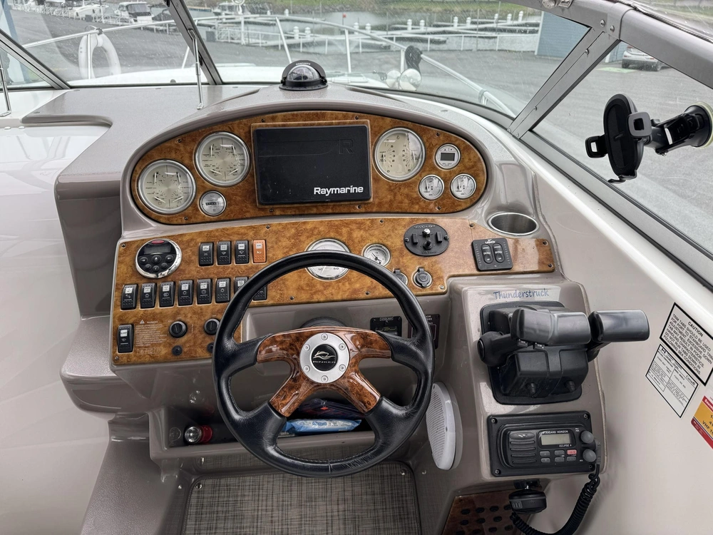 Rinker Boat Co 300 Fiesta Vee 2006 alt