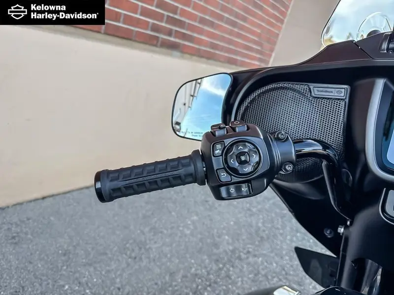 2025 Harley-Davidson FLHXU - Street Glide® Ultra thumbnail 15