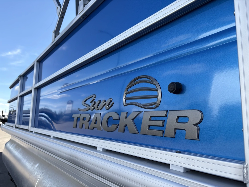 2026 Sun Tracker Party Barge® 18 Dlx-b086947 60 Elpt Four Stroke alt