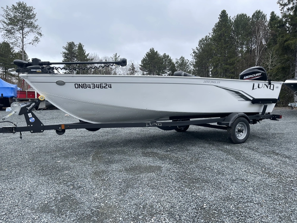 2022 Lund Boat Co 1650 Angler Tiller alt