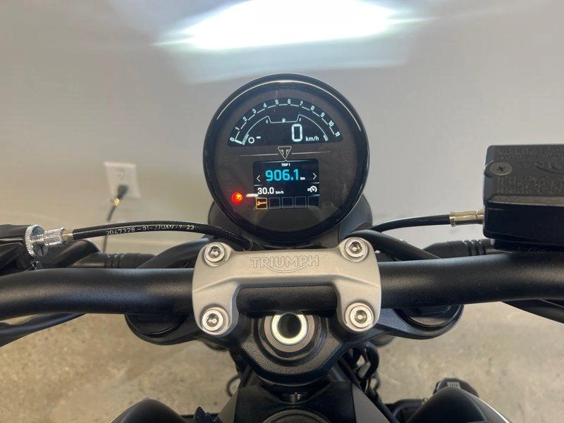2024 Triumph Trident 660 alt