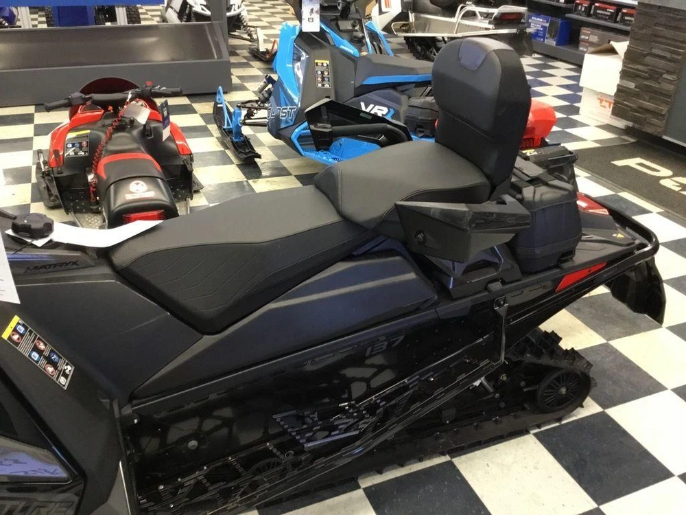 2025 Polaris Prostar S4 Indy Adventure 137 Storm Gray / Indy Red alt