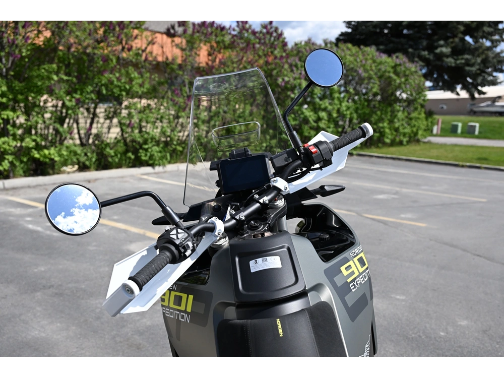 2025 Husqvarna Norden 901 Expedition alt