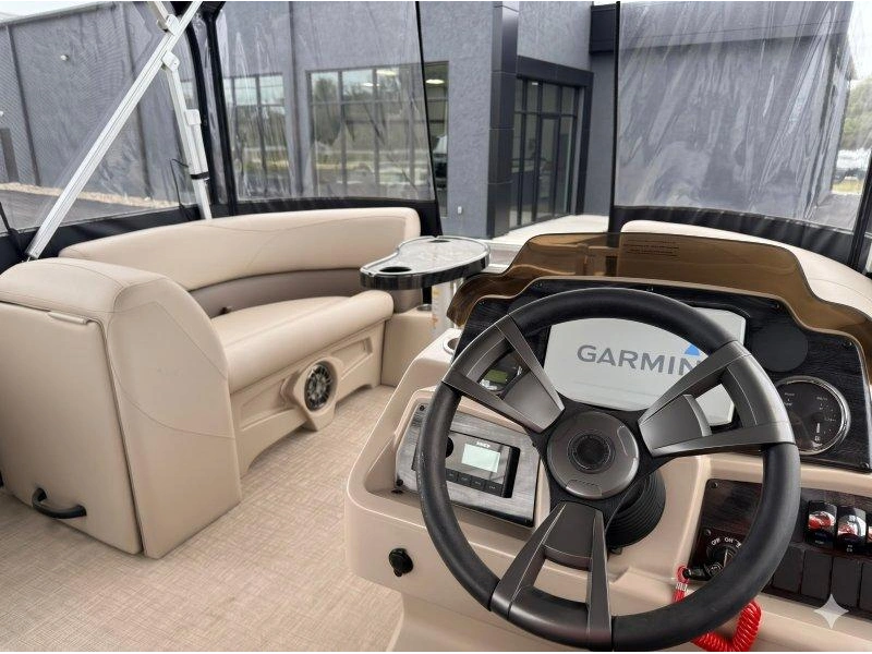 Legend Q-series Le 19 Lounge 2023 alt