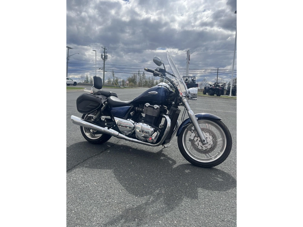 2010 Triumph Thunderbird alt