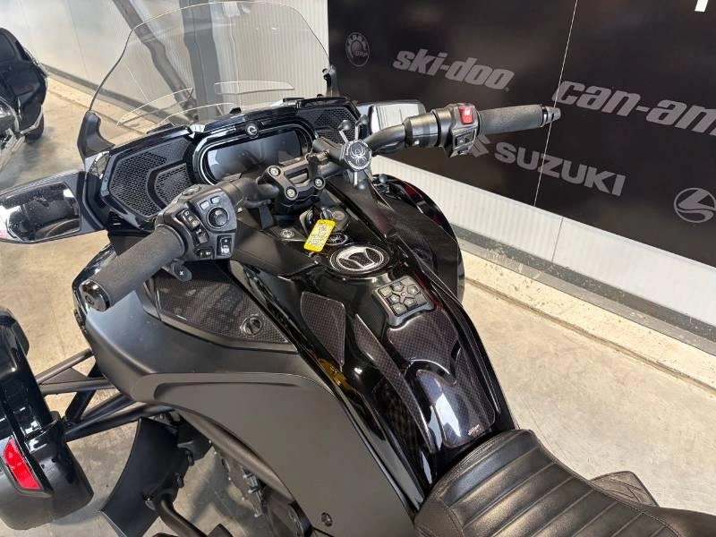 Can-am F-3 1330 2023 alt