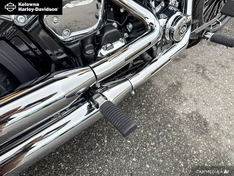 2025 Harley-Davidson FXBR - Breakout™ thumbnail 17
