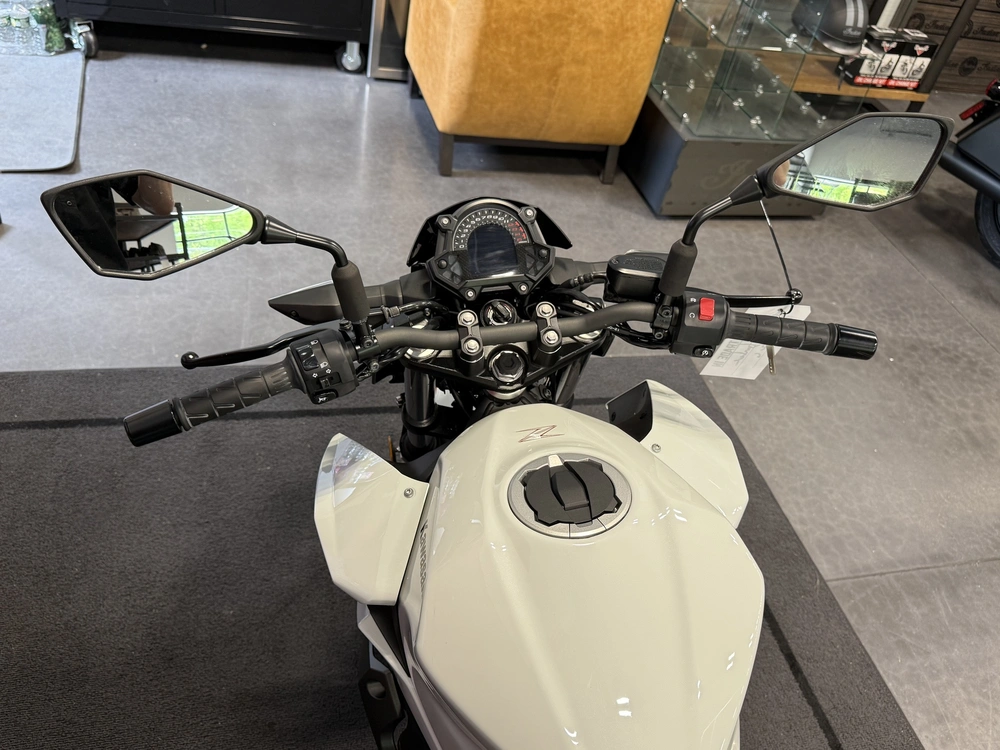 2023 Kawasaki Z400 Abs alt