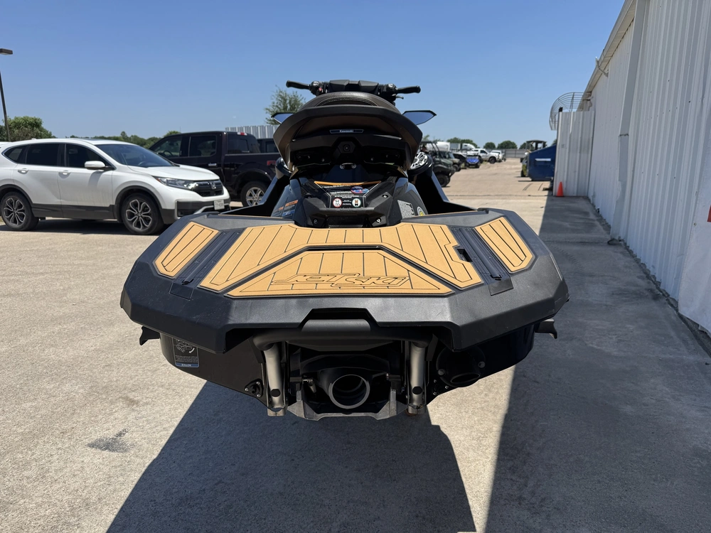 2025 Kawasaki Jet Ski Ultra 160lx alt