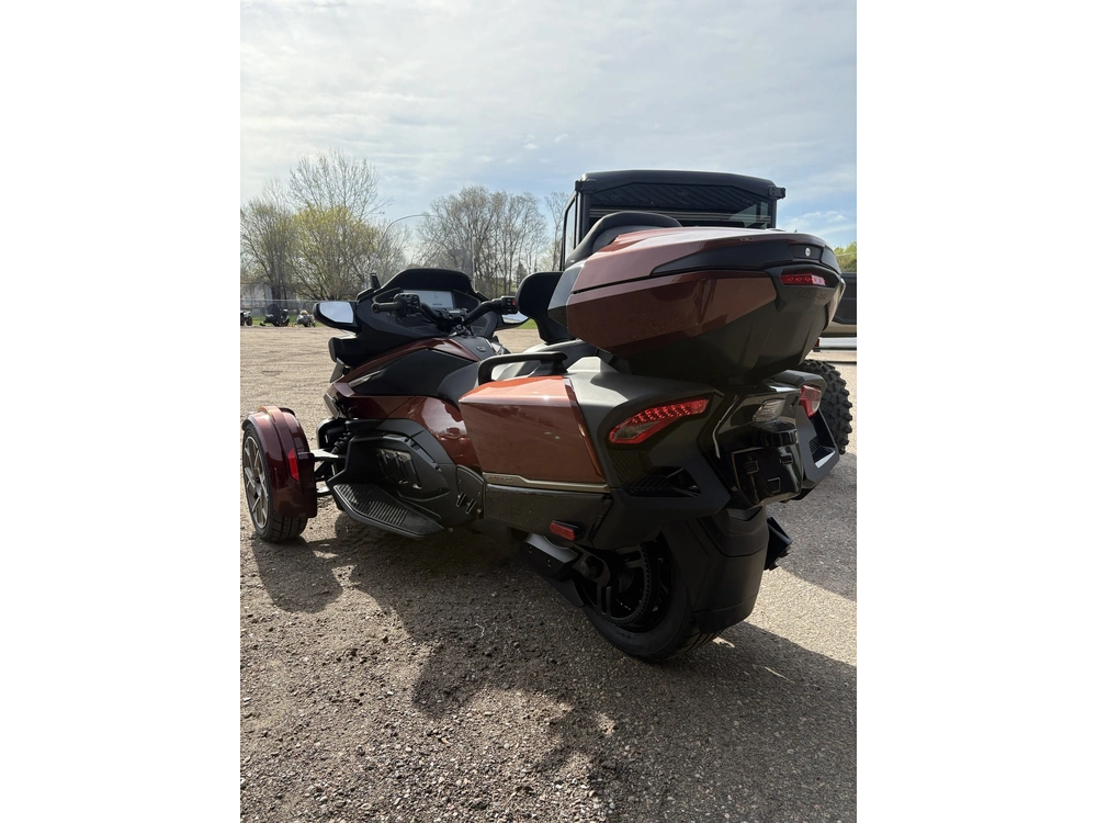 2026 Spyder Rt Sts Se6 alt