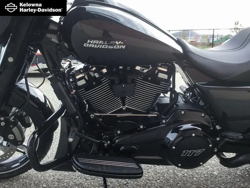 2026 Harley-Davidson FLHX - Street Glide® thumbnail 24