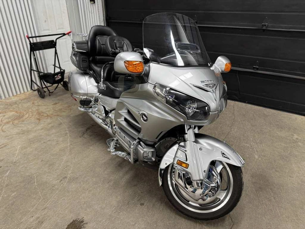 Honda Gold Wing Tour 2015 alt