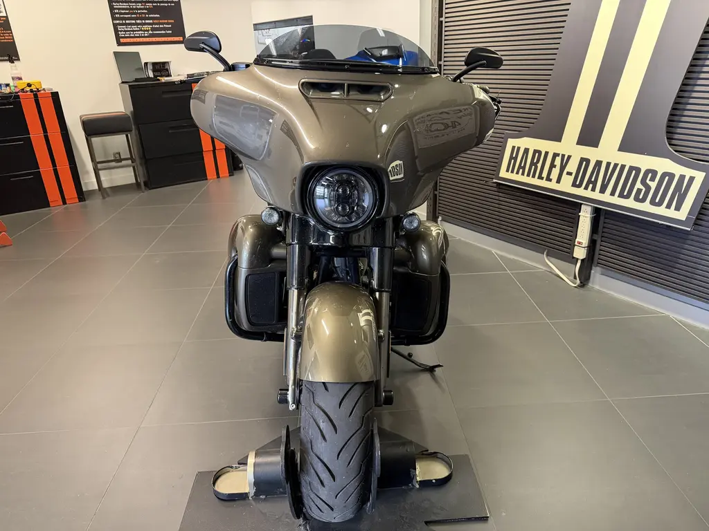 2021 Harley-Davidson CVO Street Glide FLHXSEFLHXSE