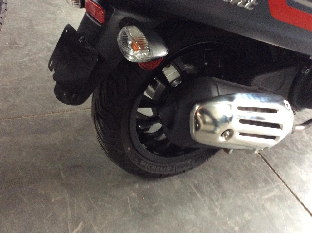 2022 Vespa Sprint 49cc alt