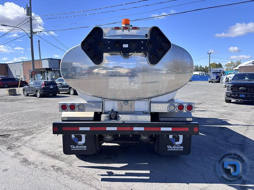 Freightliner M2-106 2011 alt