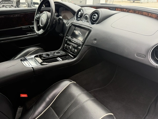 2016 Jaguar Xj Portfolio alt