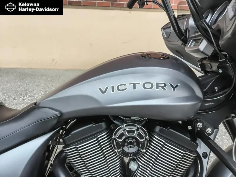 2016 Victory Motorcycles Magnum X-1 Stealth Edition thumbnail 9
