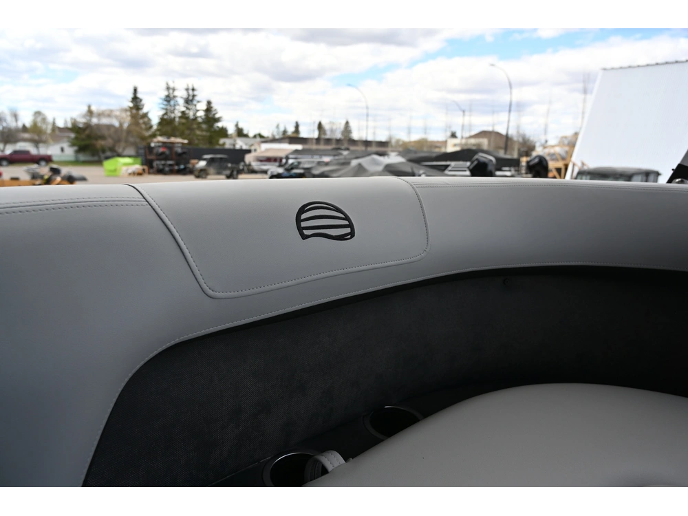 2026 Sun Tracker Party Barge 16 Dlx 50elpt 4s alt