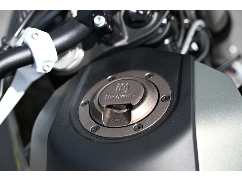 2025 Husqvarna Norden 901 Expedition alt