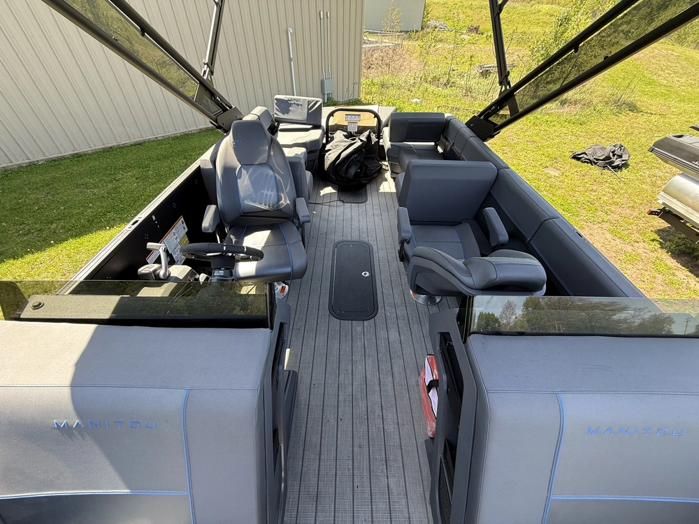 2025 Manitou Explore 24 Stealth alt