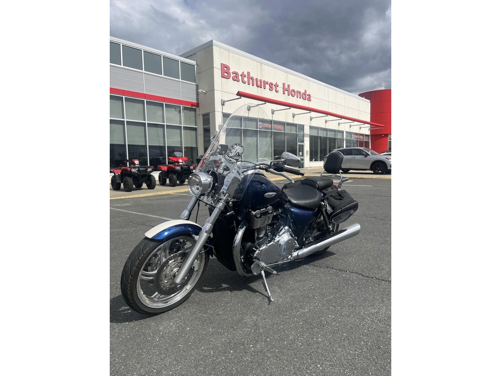 2010 Triumph Thunderbird alt