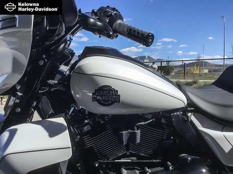 2026 Harley-Davidson FLHXL - Street Glide® Limited thumbnail 23