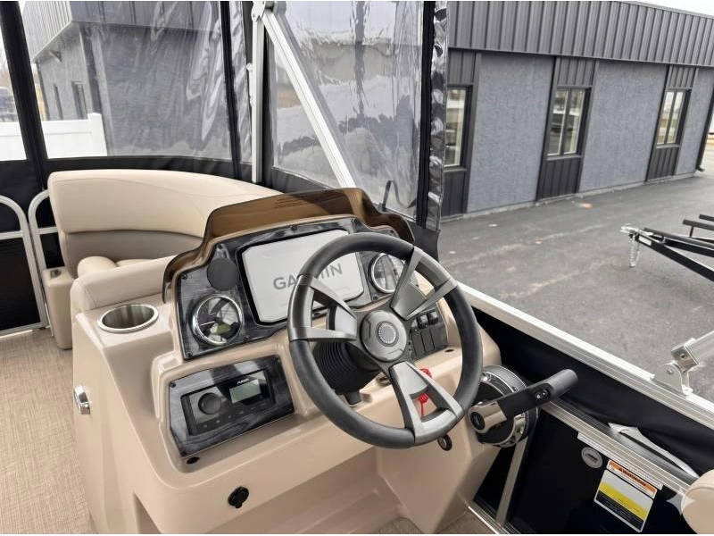 Legend Q-series Le 19 Lounge 2023 alt