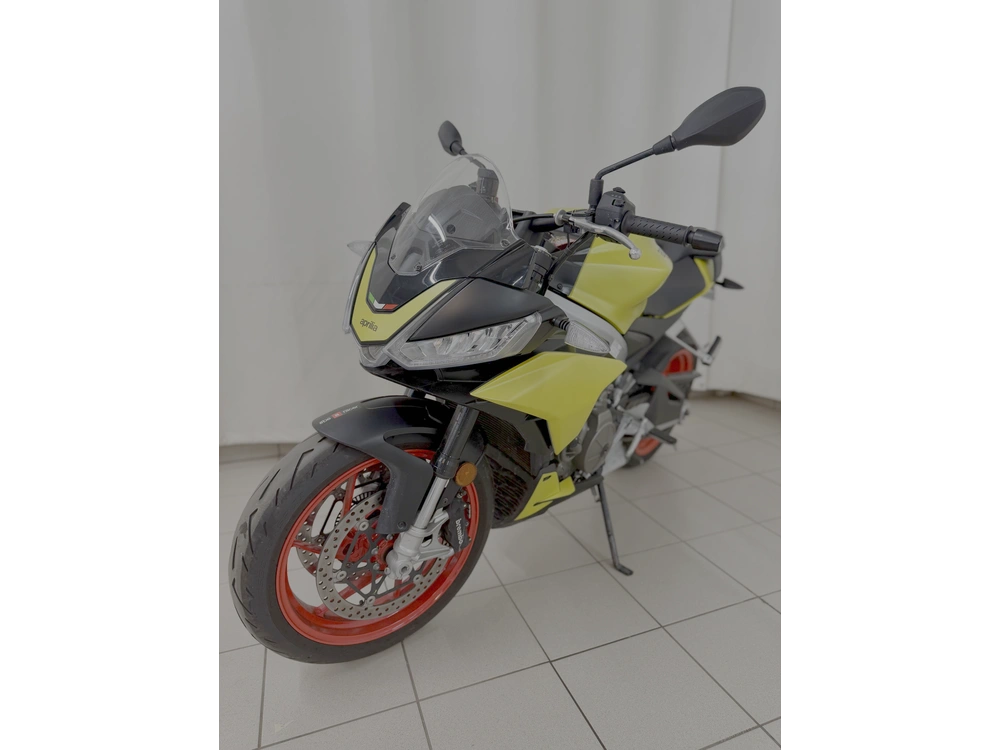 Aprilia Tuono Factory 2020 alt