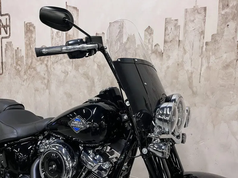 2026 Harley-Davidson FLHC HERITAGE CLASSIC thumbnail 9