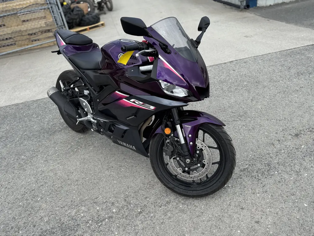 Yamaha R3 2023