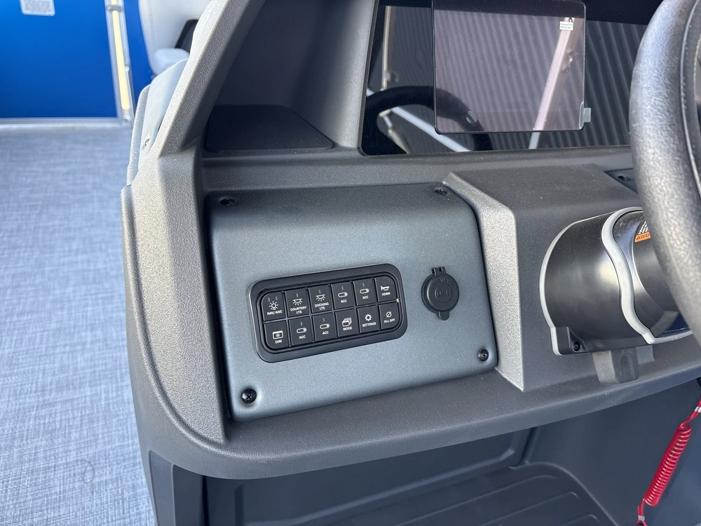 2026 Sun Tracker Party Barge® 18 Dlx-b086947 60 Elpt Four Stroke alt