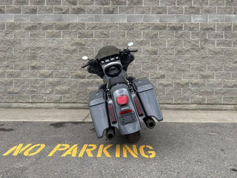 2018 Harley-Davidson FLHXSE - CVO™ Street Glide® thumbnail 11