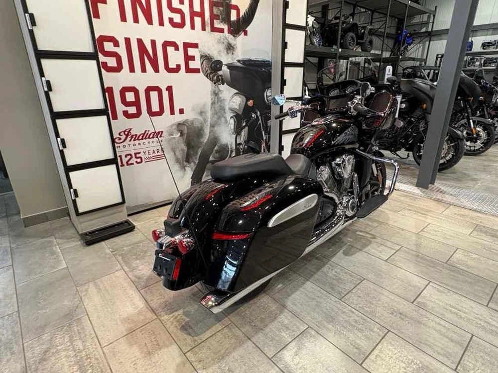 Indian Motorcycle Challenger Limited With 112ci + Rider Assist Package 2025 alt