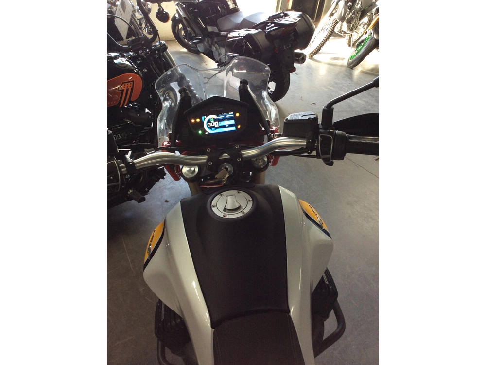 2020 Moto Guzzi V85tt Adventure alt