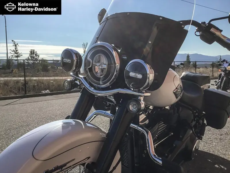 2025 Harley-Davidson FLHC - Heritage Classic thumbnail 20