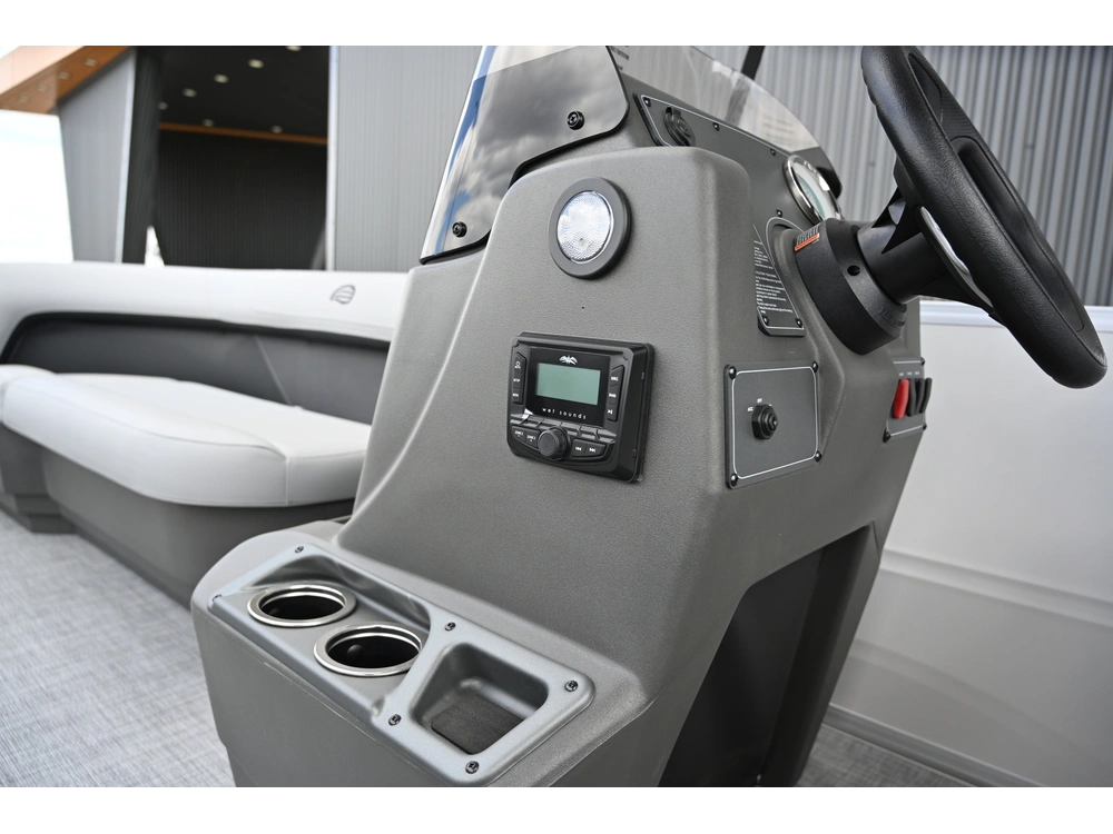 2026 Sun Tracker Party Barge 16 Dlx 50elpt 4s alt
