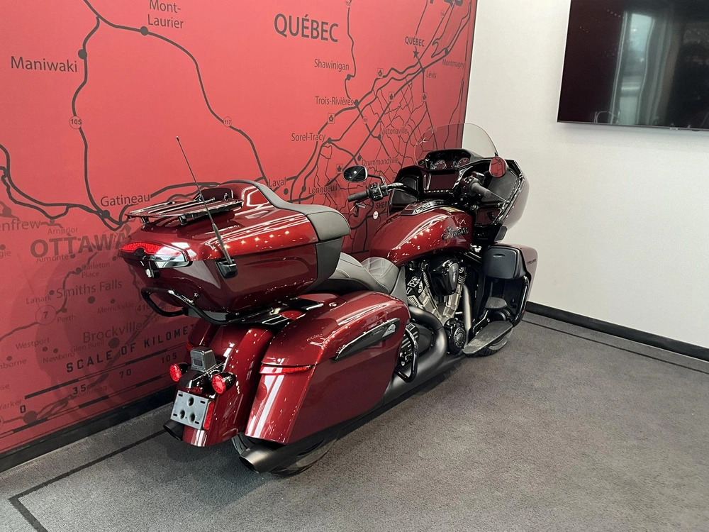 2026 Indian Motorcycle Pursuit Dark Horse + 112 Package alt